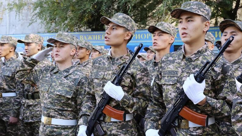 Сәтбаев университеті Әскери іс институты түлектеріне әскери шен берілді