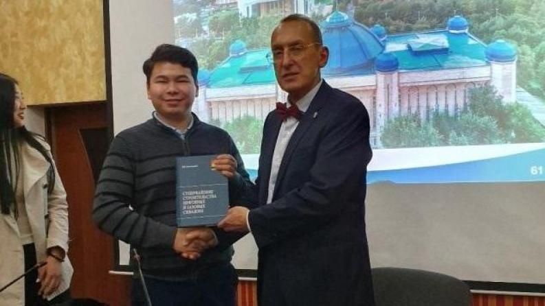 Профессор Валерий Кульчицкий мұнай-газ өндірудің сандық супервайзингі туралы дәріс оқыды