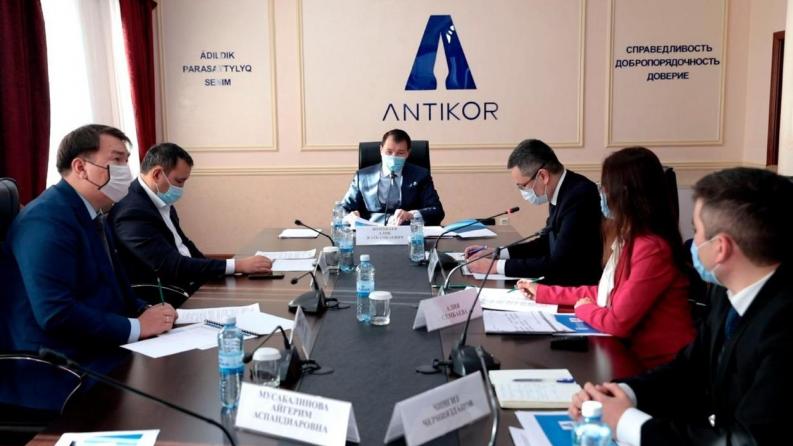 Anticor united the scientists compatriots from all over the world