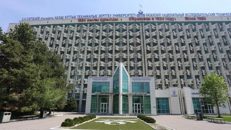 Сәтбаев Университеті Абай облысындағы өрттен қазаға тапқандар отбасына 5 грант тағайындады