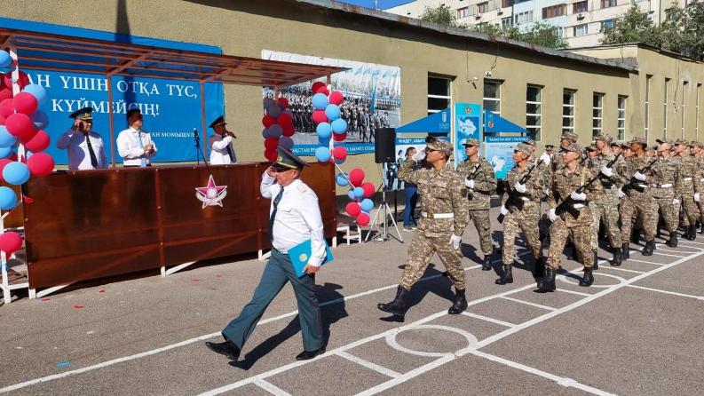 Әскери іс институтының түлектері – запастағы сержанттар ант қабылдады