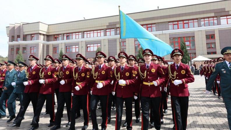 Сәтбаев Университеті «Арыстан» лицейіне оқу үшін екі дрон сыйға тартты