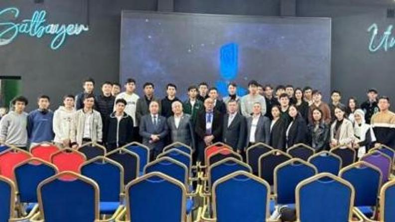 Сәтбаев университетінде Республика күніне 2023 арналған дөңгелек үстел өтті