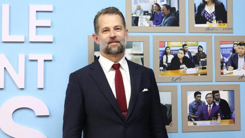 Мейрам Бегентаев Канада Елшісі Алану Хэмсонды Сәтбаев университетінің мүмкіндіктерімен таныстырды