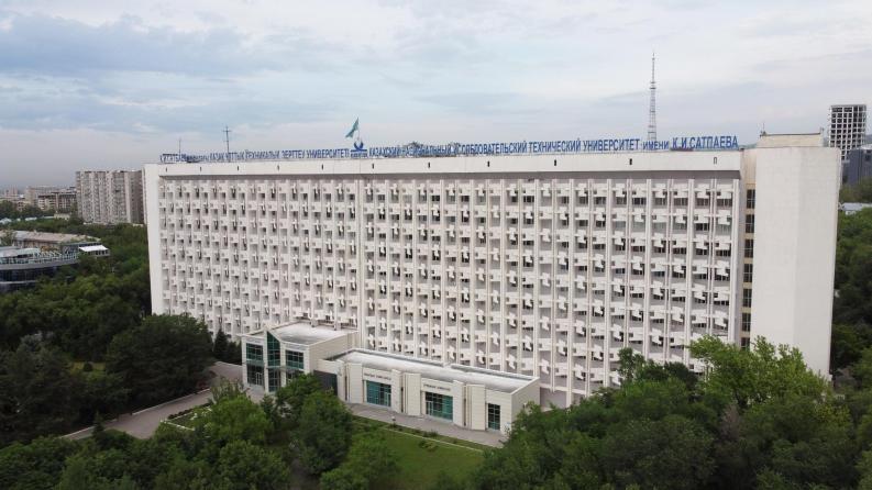 Сәтбаев Университеті Павлодар ақпараттық технологиялар колледжінің студенттеріне грант берді