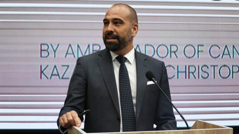 Сәтбаев университетінің студенттері Канада елшісі Кристофер Дагганмен халықаралық қатынастар туралы талқылады