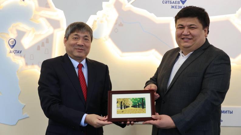 Satbayev University мен East China University of Technology академиялық және ғылыми ынтымақтастықты талқылады