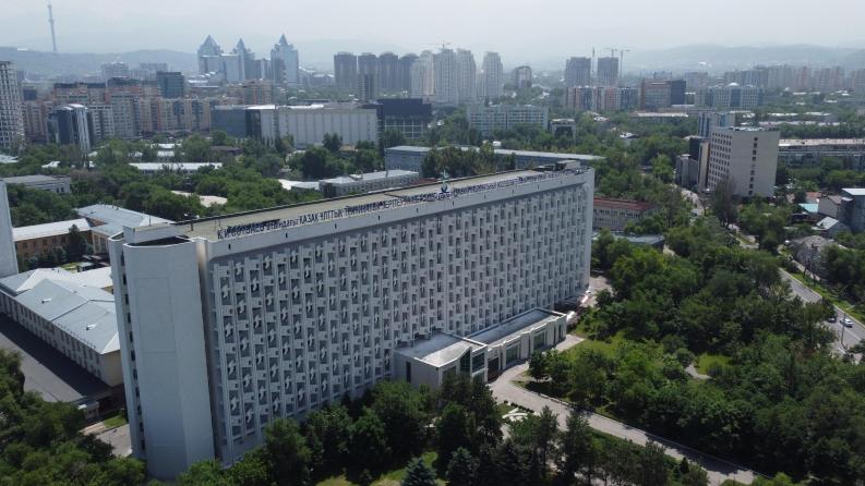 Сәтбаев университеті профессор Сейдулла Абдуллаевты республикалық байқауда жеңіске жетуімен құттықтайды