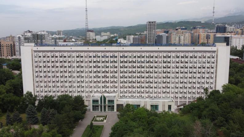 Сәтбаев университетінің студенттері адамға бағдарланған мемлекет моделі туралы дәрісте Қазақстанның жаңа Конституциясы жобасын талқылады