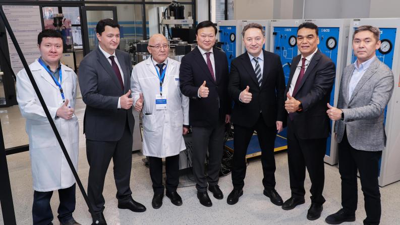 Президент кеңесшісі Алексей Цой Сәтбаев университетінің ғылыми инфрақұрылымымен танысты