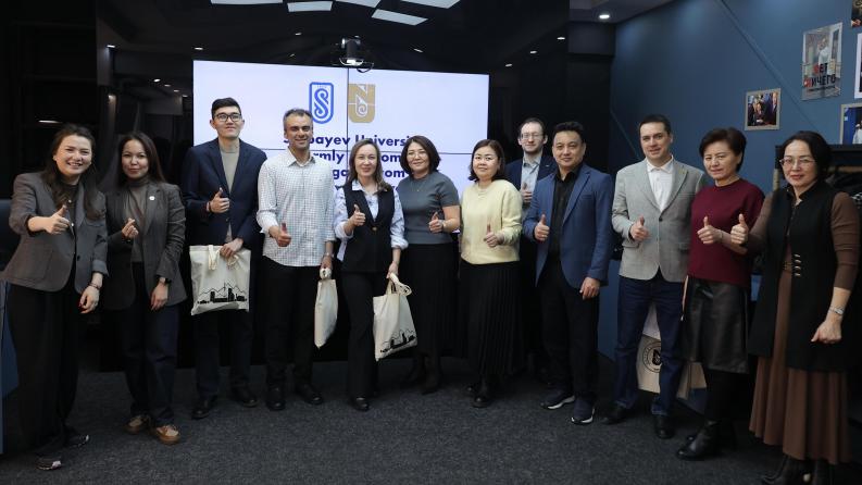 Nazarbayev University профессорлары Сәтбаев университетінде бірқатар дәрістер өткізіп, бірлескен жобаларды іске қосу мәселесін талқылады