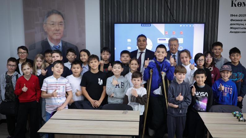 В Satbayev University прошли соревнования по робототехнике среди школьников