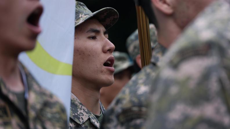 В Институте военного дела Satbayev University прошла торжественная церемония военной присяги 