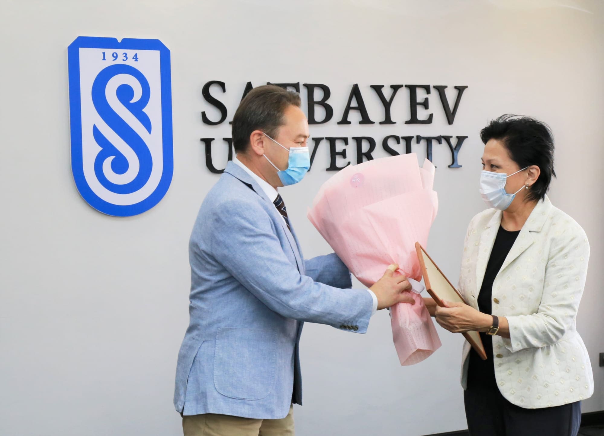 Satbayev University поздравляет работников нефтегазового комплекса
