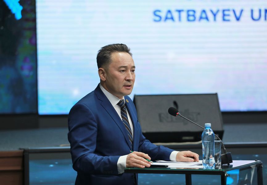 Ректор университета Мейрам Бегентаев