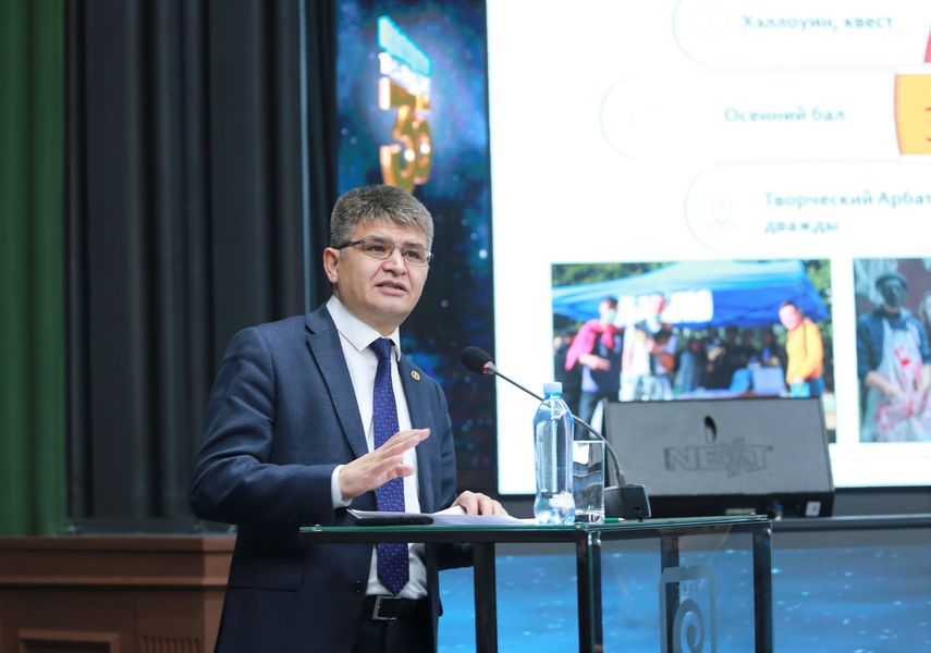 Проректор по социально-культурному развитию Мансур Алимханов