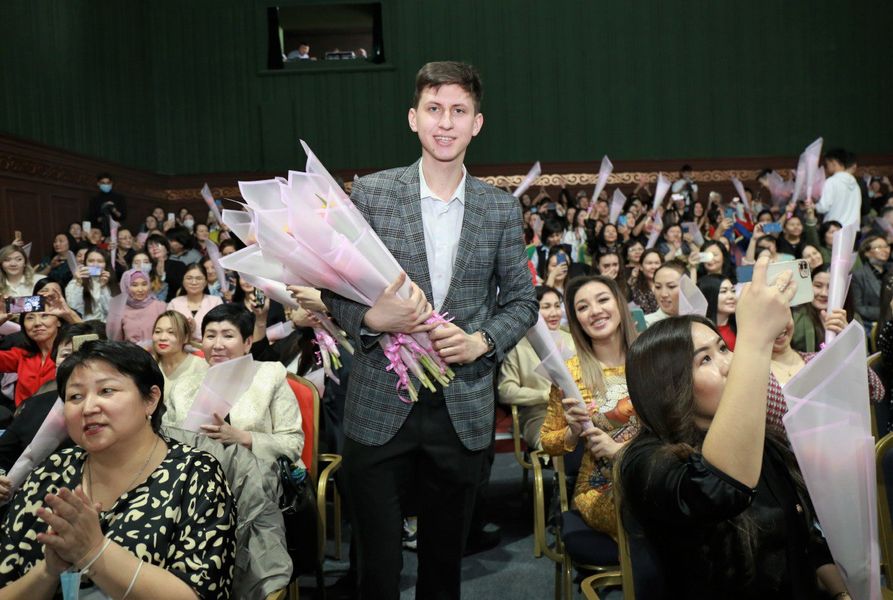 В Satbayev University состоялся концерт, посвященный 8 марта
