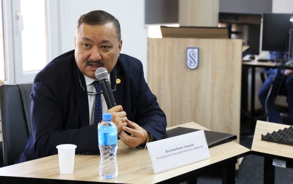 В Satpayev University прошел круглый стол, посвященный Дню Республики