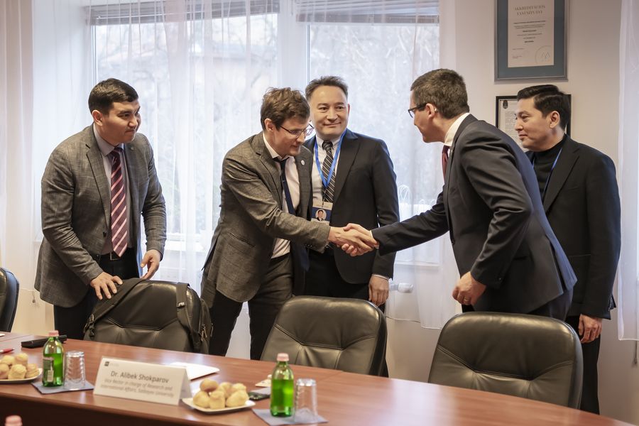 Представители Satbayev University приняли участие в 8-м заседании казахстанско-венгерской межправительственной Комиссии по экономическому сотрудничеству