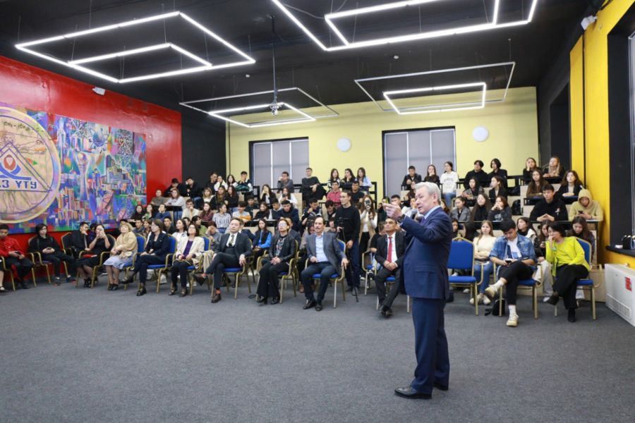 Жақсыбек Күлекеев Сәтбаев университетіне келді 