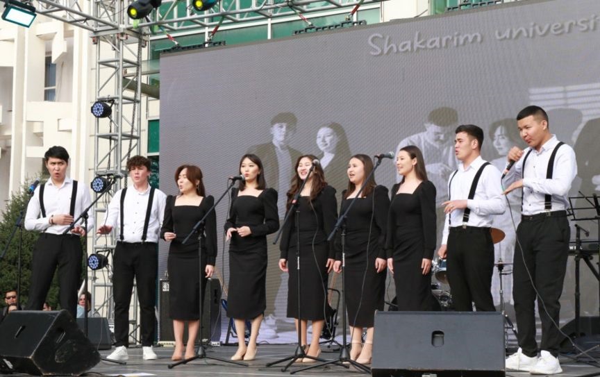 Сәтбаев Университетінде cтуденттік «Жанды музыка фестивалі» өтті