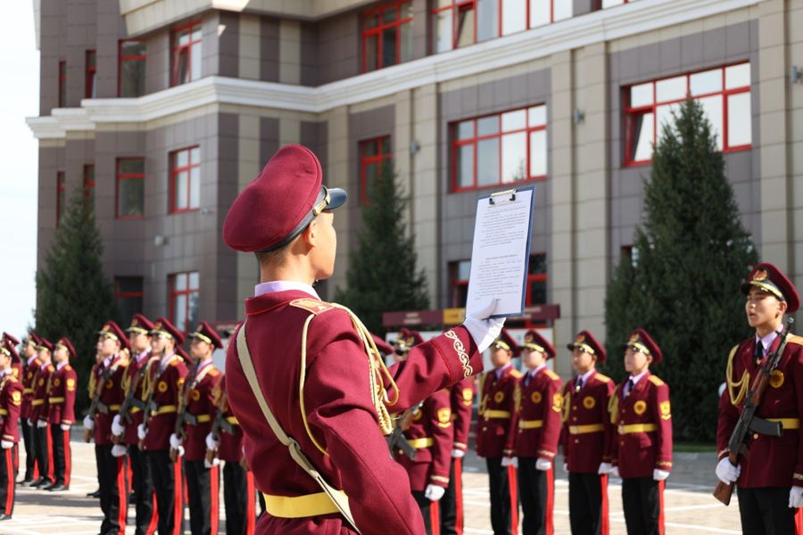 Сәтбаев Университеті «Арыстан» лицейіне оқу үшін екі дрон сыйға тартты