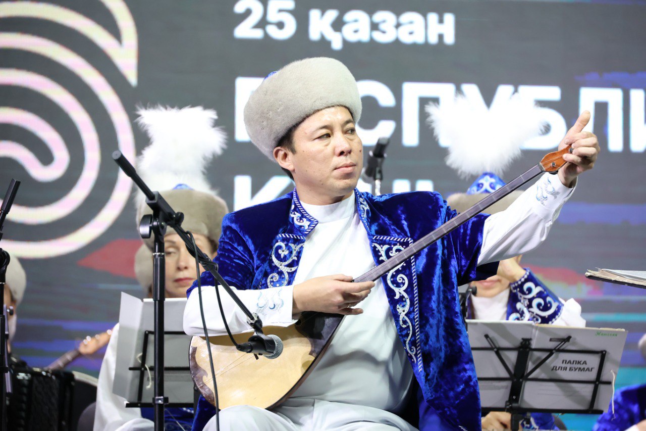 Өнер ғажайыптары: Сәтбаев Университетінде Республика күніне орай мерекелік концерт өтті