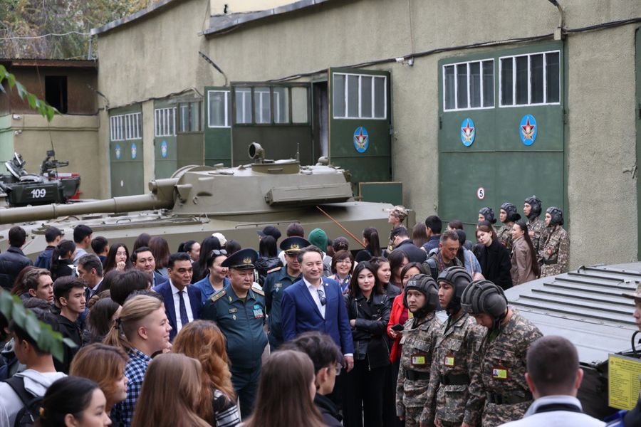 В Институте военного дела прошел День открытых дверей