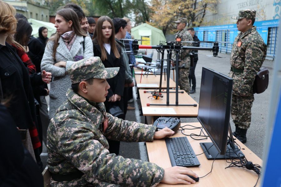 В Институте военного дела прошел День открытых дверей