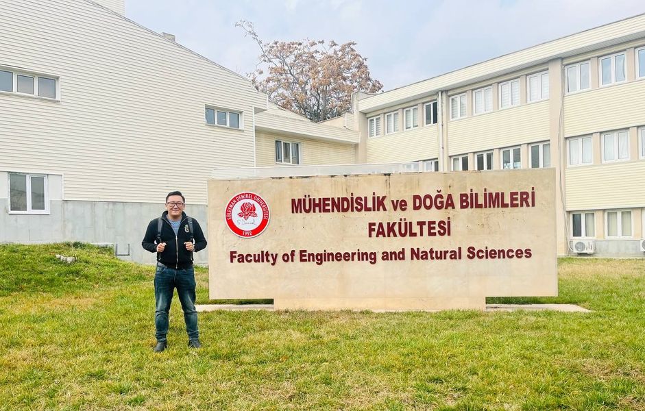 Молодой ученый Satbayev University изучает процесс извлечения металлов из растворов совместно с учеными из Университета Сулеймана Демиреля