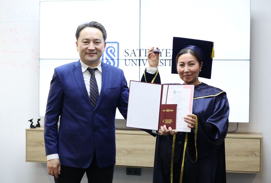 Сәтбаев Университеті ғылымға аяқ басқан жас PhD докторларын құттықтады