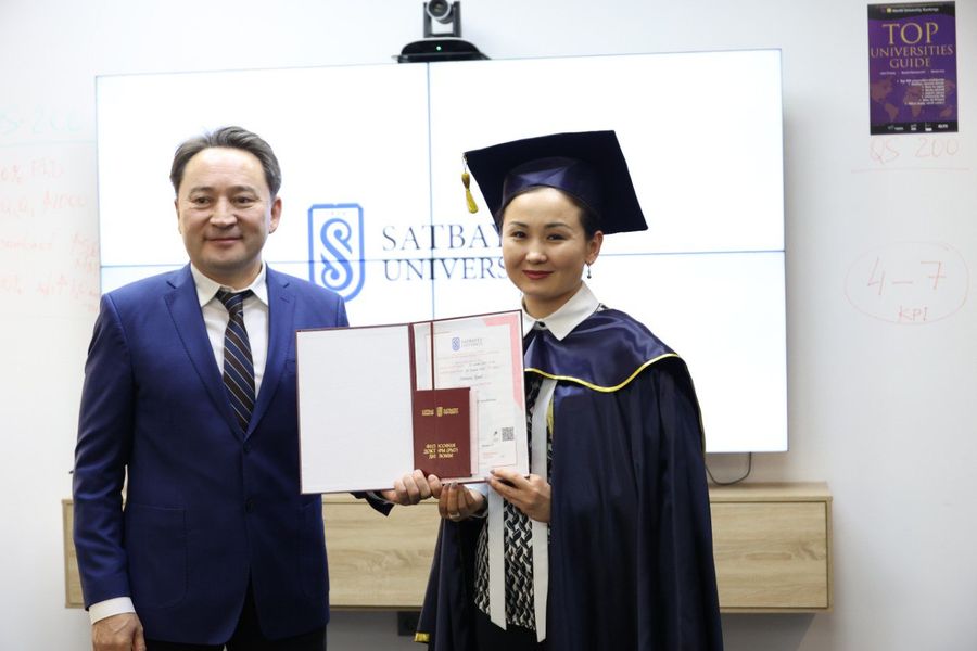 Сәтбаев Университеті ғылымға аяқ басқан жас PhD докторларын құттықтады