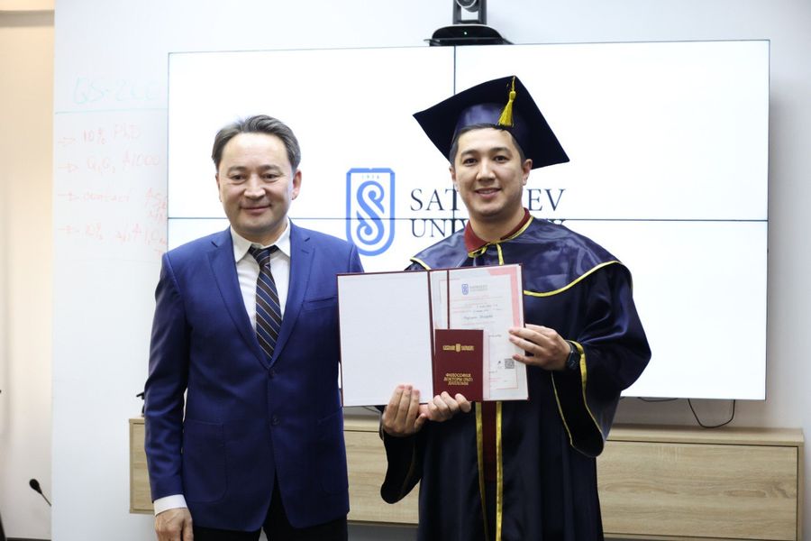 Сәтбаев Университеті ғылымға аяқ басқан жас PhD докторларын құттықтады