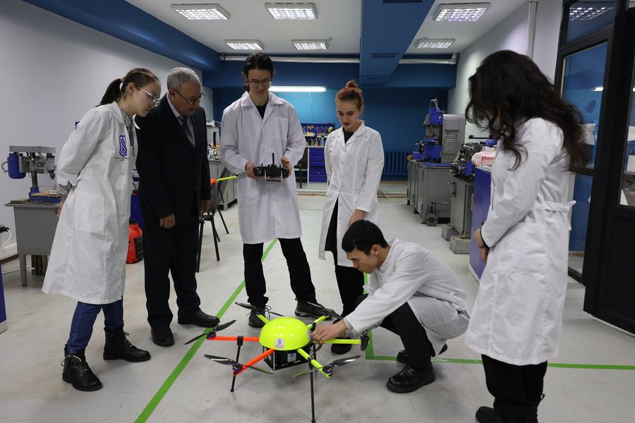 В Satbayev University студенты разрабатывают гексакоптер для оперативной доставки лекарств для людей с ограниченными возможностями