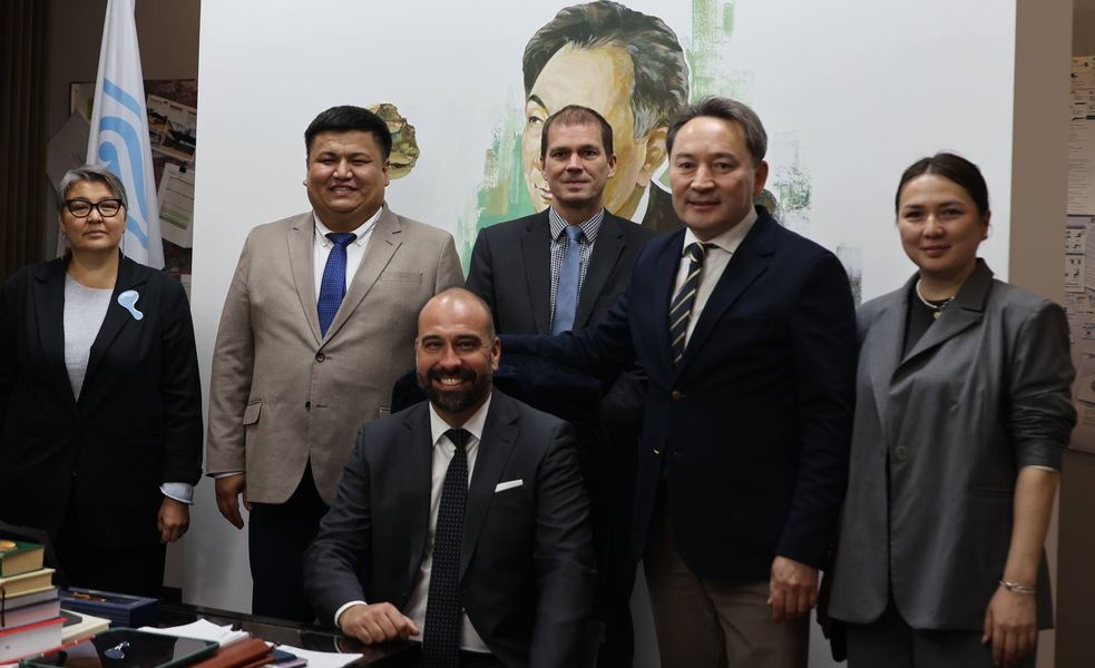 Сәтбаев университетінің студенттері Канада елшісі Кристофер Дагганмен халықаралық қатынастар туралы талқылады