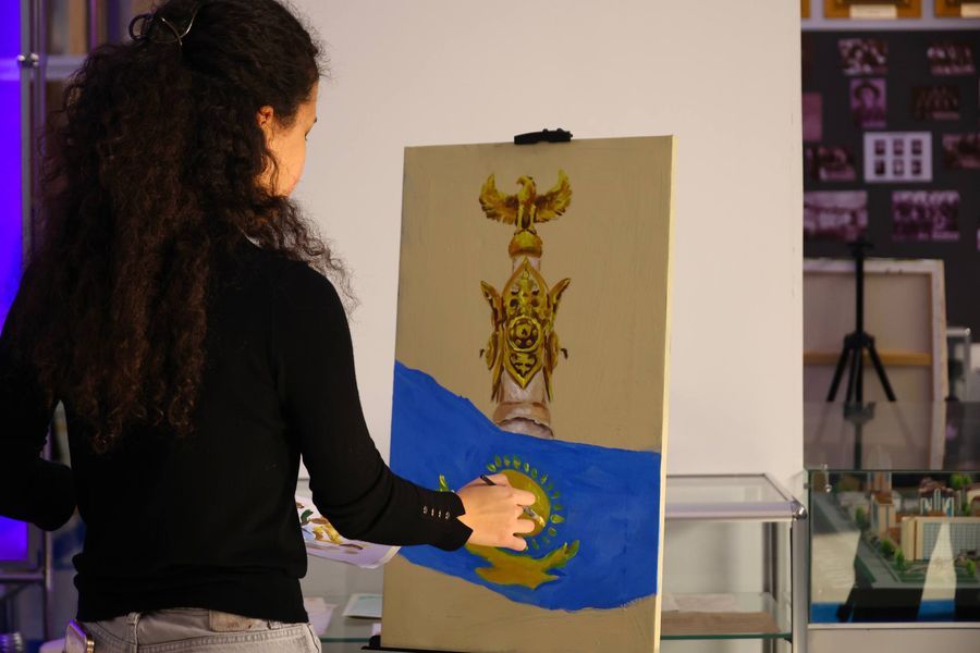 Сәтбаев университетінде жас сәулетшілердің Республика күніне арналған көрмесі өтті