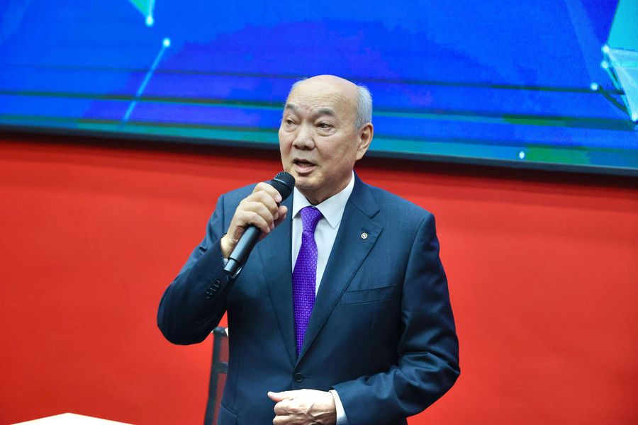 Сәтбаев университетінде Жексенбек Әділов атындағы аудиторияның ашылуы салтанатты түрде өтті 