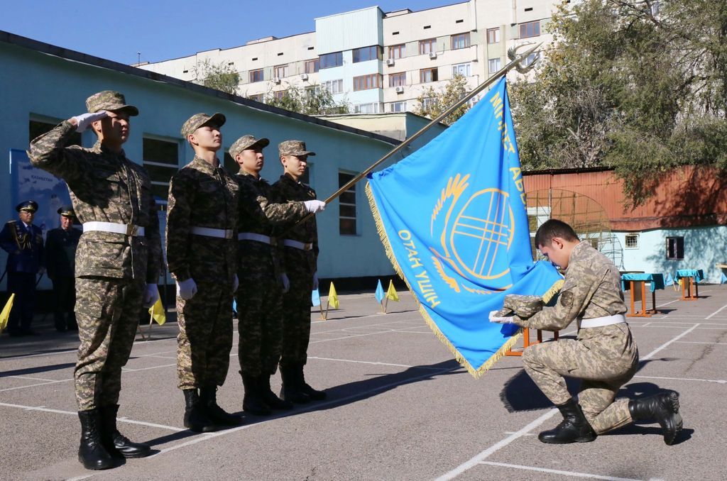 Состоялась церемония присвоения воинских званий выпускникам Военного института Satbayev University