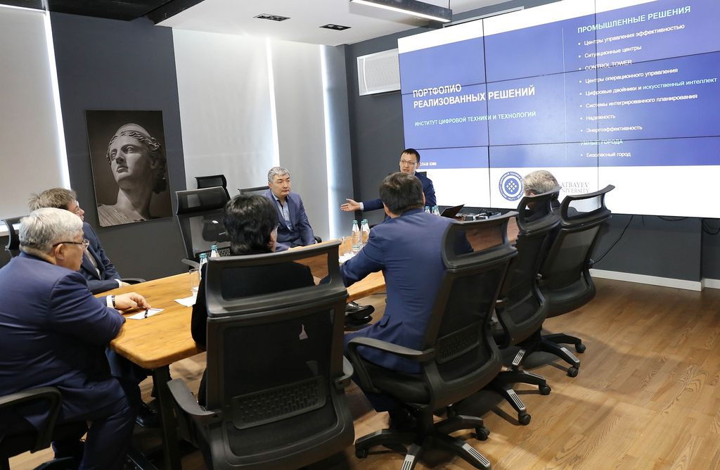 Сәтбаев университеті ҚР Мемлекеттік хатшысын ғылыми жұмыстарымен таныстырды